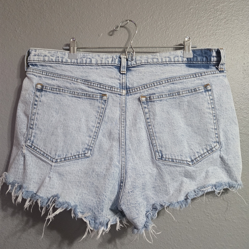 Abercrombie & Fitch The Mom Short High Rise Light Wash Shorts Size 33/16 - Picture 16 of 16